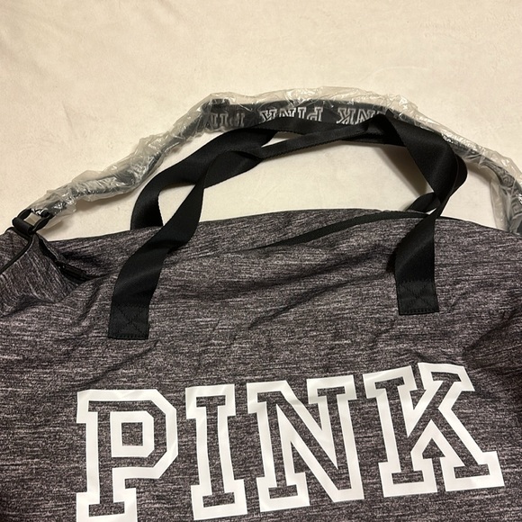 Pink Victoria’s Secret NWOT Duffle bag - Picture 5 of 7